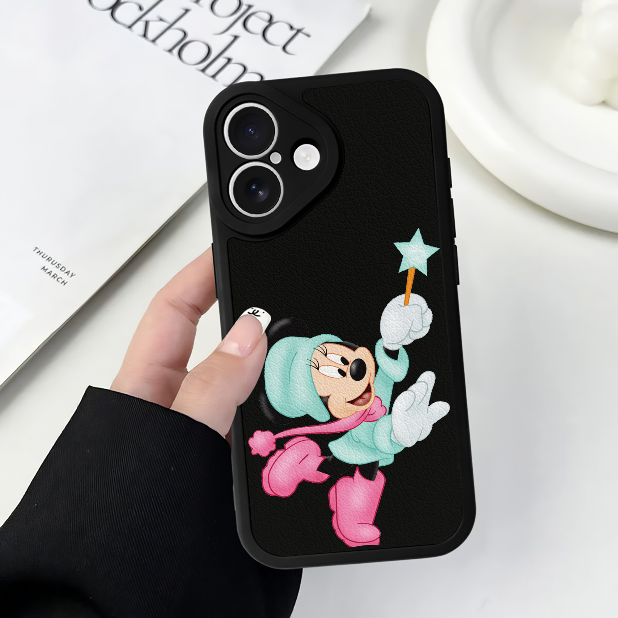 （画像用） ミッキーマウス Mickey Mouse 【iPhone 16シリーズ対応】シリコンスマホケース（レザー調） 材質：シリコン
